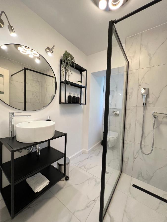 בוקרשט Sky View - Luxury Apartament - Sanador Victoriei מראה חיצוני תמונה