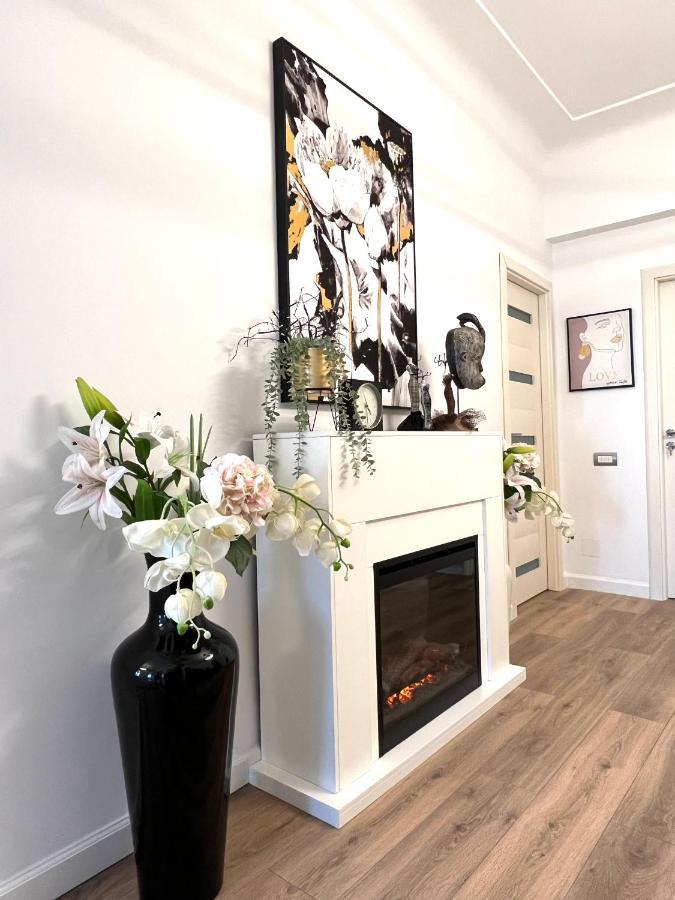 בוקרשט Sky View - Luxury Apartament - Sanador Victoriei מראה חיצוני תמונה